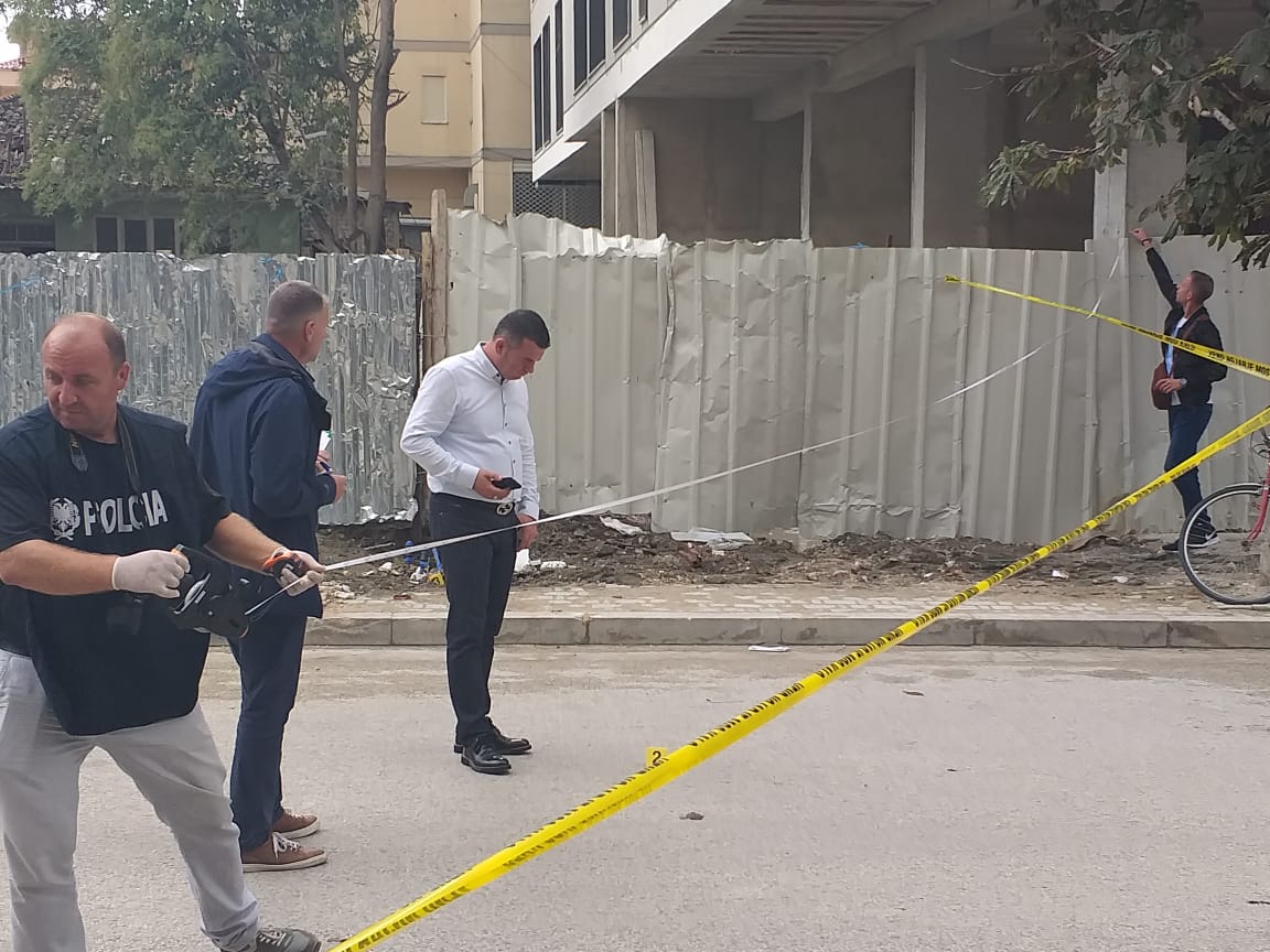 Plagoset i riu me armë zjarri, dërgohet me urgjencë në spitalin e Durrësit. Në pranga autori