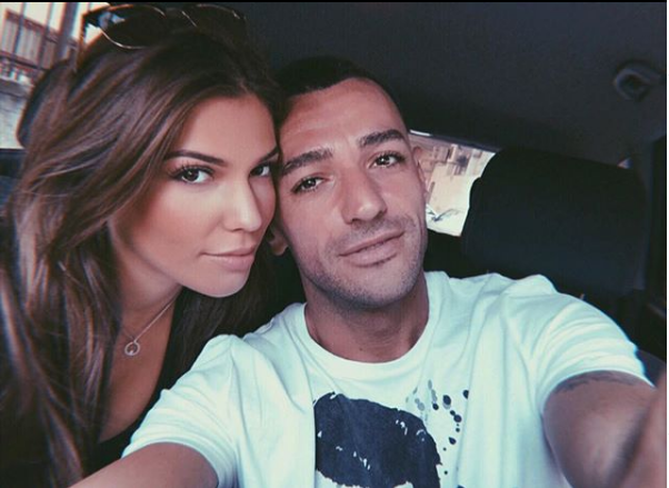 Marrëdhënie e komplikuar mes Keisit dhe Stresit, bukuroshja jep mesazhin e çuditshëm