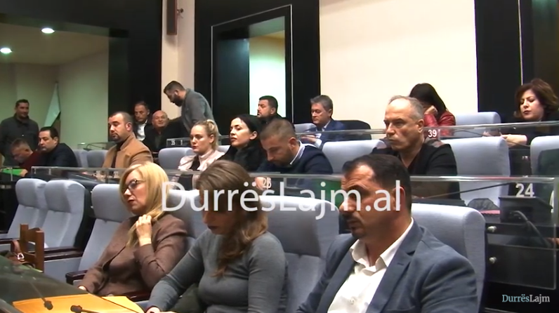 Durrës, Rregullore dhe Kod i ri Sjelljeje për Këshillin Bashkiak. Rastet kur një këshilltar gjobitet apo përjashtohet (VIDEO)