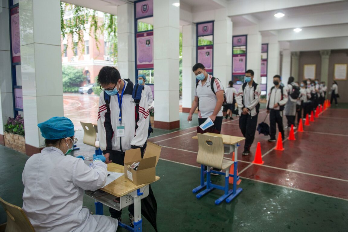 Mbi 4,5 milionë të infektuar me COVID-19 në mbarë botën dhe mbi 300 mijë viktima