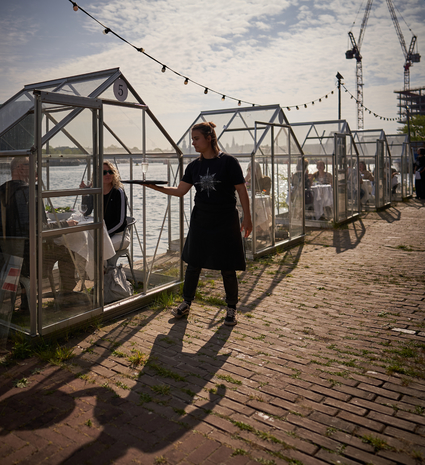 Propozimi interesant i restorantit për të ruajtur distancën në kohën e koronavirusit (FOTO)