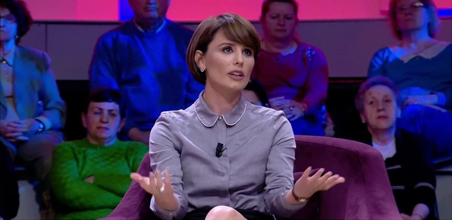 Gazetarja Mira Kazhani sqaron pagën në UKT: Po të mundja do bëja dhe 3 apo 4 punë