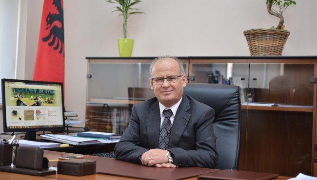 Rektori Mynyr Koni, letër të hapur ministres Shahini: Të shtyhen zgjedhjet, po përjashtoni 15 mijë studentë nga votimi
