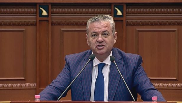 Murrizi: Taksidarët gjobisin bizneset sipas urdhrit që jep sulltani në Facebook