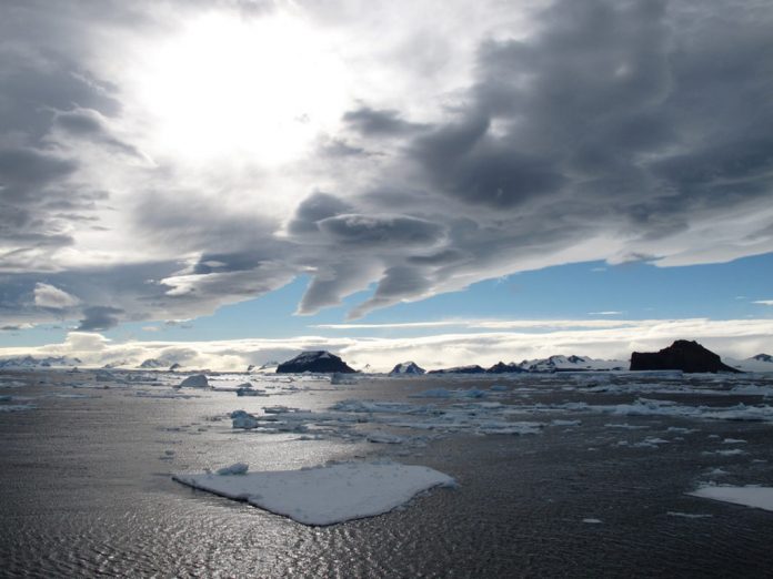 Organizata Botërore e Meteorologjisë paralajmëron: COVID-19 rrit rreziqet shëndetësore të lidhura me nxehtësinë
