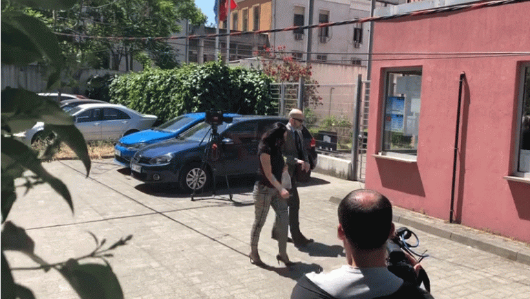 Nën syrin e ndërkombëtarëve, përfaqësues të Ambasadës Amerikane asistojnë SPAK