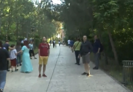 Shoqëria civile çan rrethimin dhe hyn te Parku i Liqenit, përplasje me policinë (VIDEO)