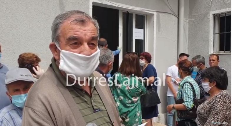 Ankohen pacientët nga radha e madhe te Poliklinika e Durrësit, tre fashat orare që duhen zbatuar (VIDEO)