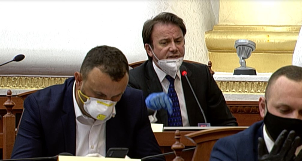 Ralf Gjoni përjashtohet 10 ditë nga Kuvendi: Vetëm denoncime dhe lolipop në gojë do kenë