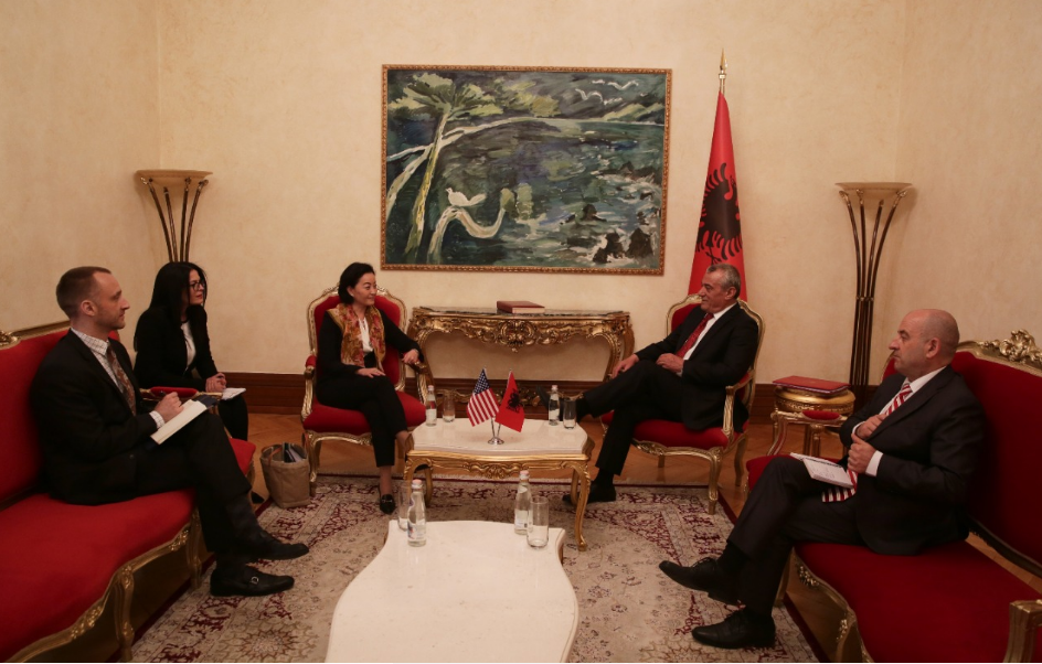 Ruçi pret ambasadoren amerikane: U diskutua për integrimin, Reformën në Drejtësi dhe atë Zgjedhore