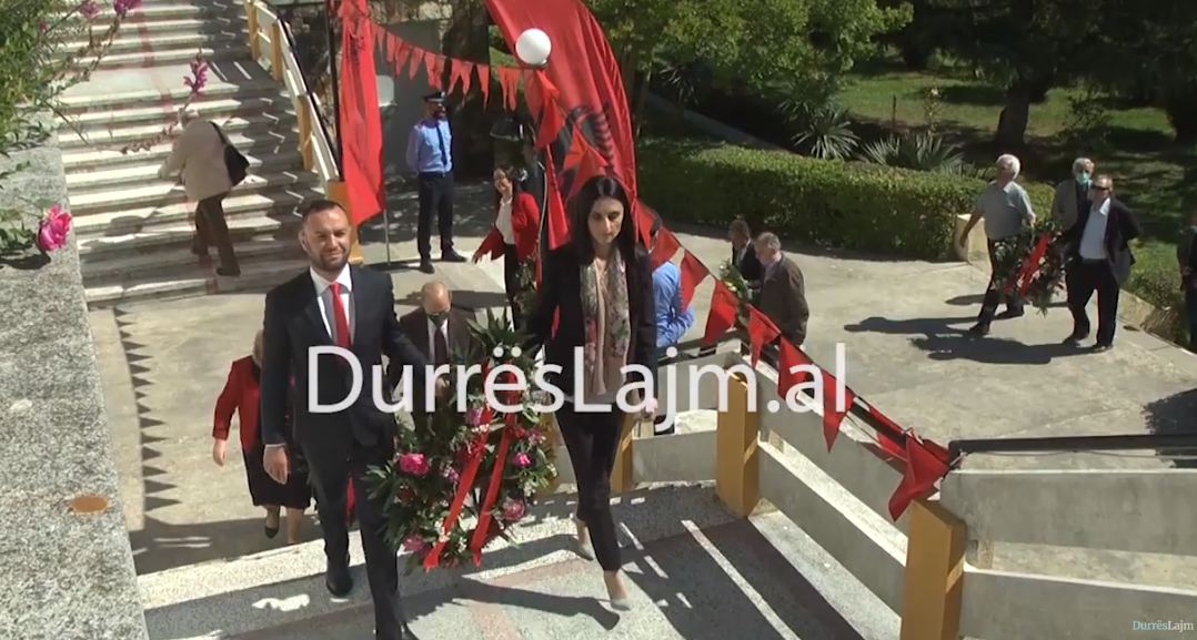 5 Maji/ Homazhe në Mauzoleumin e Dëshmorëve, kryebashkiakja Sako: Nderim dhe mirënjohje (VIDEO+FOTO)