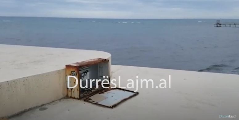 Kutia elektrike te Sfinksi qëndron hapur, rrezik serioz për fëmijët (VIDEO)