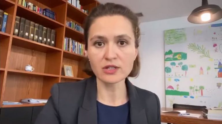 Shahini sqaron pse mësuesit nuk përfitojnë bonus në pagë si mjekët: Të tregohemi solidarë, ka nga ata që kanë humbur punën