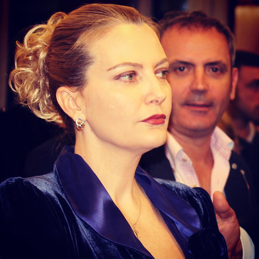 Enkel Demi flet për bashkëshorten, Mesila Dodën: Njerëzit mendojnë se është e rreptë, por…