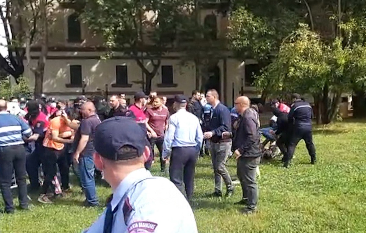 Shembja e teatrit, Policia e Shtetit: Grumbullimet janë të ndaluara, u shoqëruan 37 persona