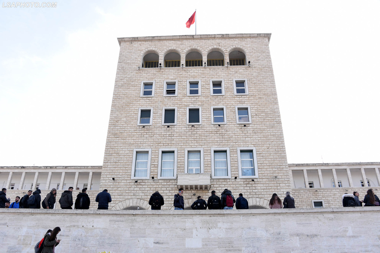 Shahini shtyn pa afat zgjedhjet në Universitete