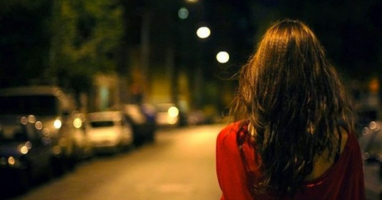 Iku nga dritarja pas mesnatës, nëna e të miturës së zhdukur në Durrës: Kush di diçka të na lajmërojë