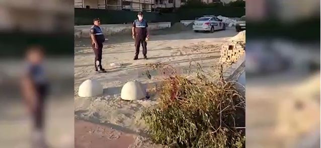 Zaptim toke dhe ndërtim pa leje në plazh, arrestohet pronari i lokalit nga Durrësi (VIDEO)