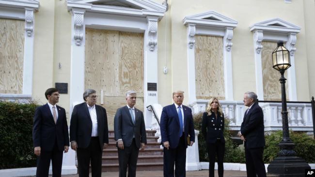 Trump zbut qëndrimin për dërgimin e ushtrisë në qytete