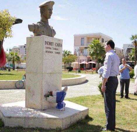 Çlirimi i Kosovës, Basha bën homazhe në bustin e heroit Indrit Cara