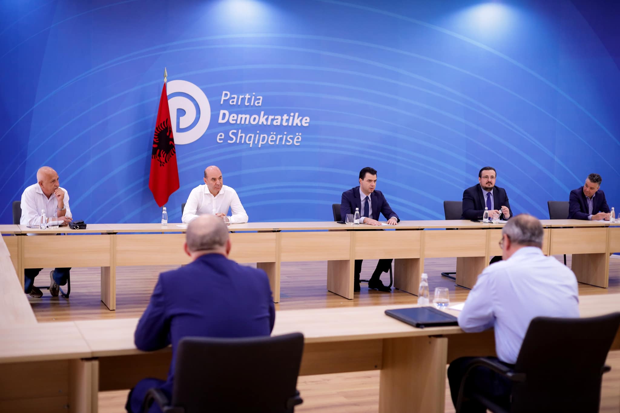 Basha me Shoqatën e Investitorëve të Huaj: Prioriteti im do jetë mbrojtja e çdo vendi pune