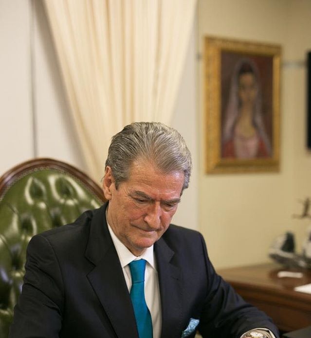 Berisha thirrje qytetarëve: Respektoni distancimin dhe vendosni maskat, kundërshtoni çdo masë të Ramës me mosbindje civile