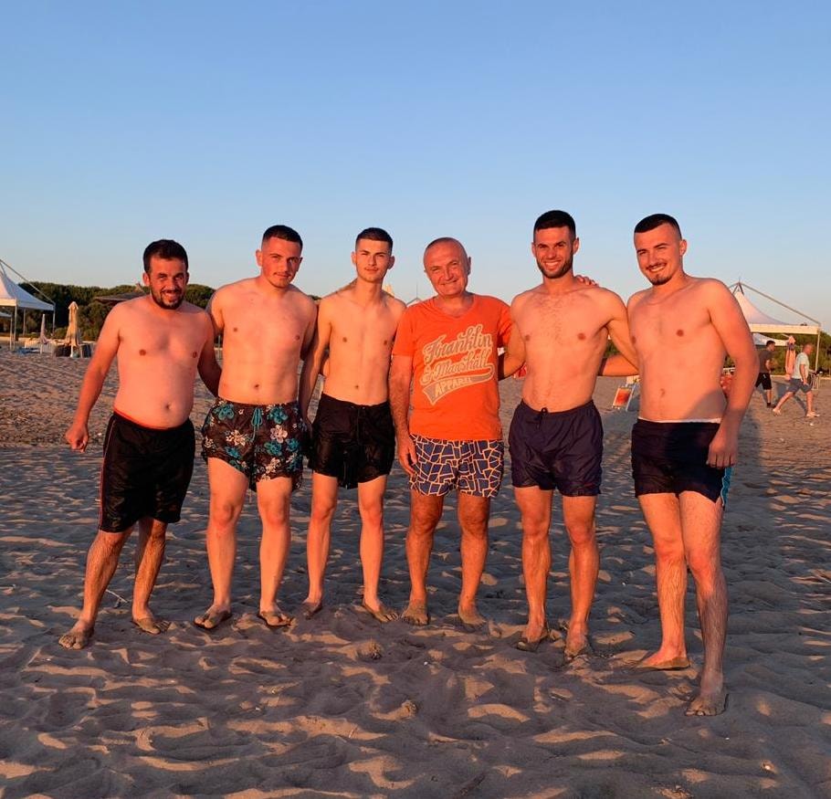 Meta nga bregdeti: Me këta çuna dielli vetëm lind!