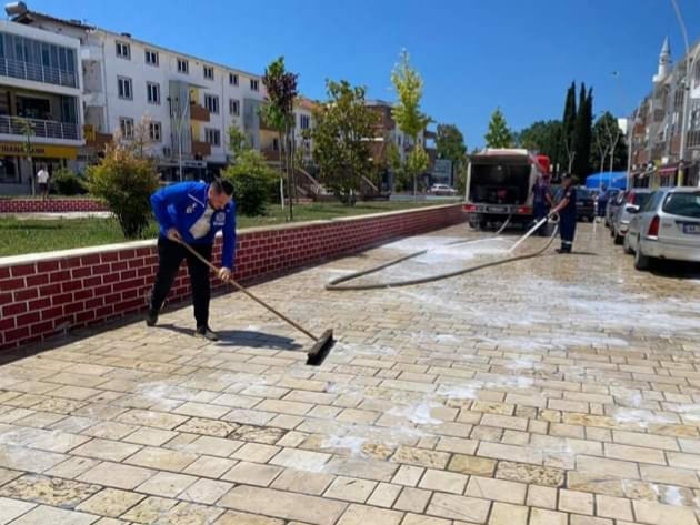 Kryebashkiaku Elton Arbana i bashkohet aksionit për pastrimin e Shijakut (FOTO)