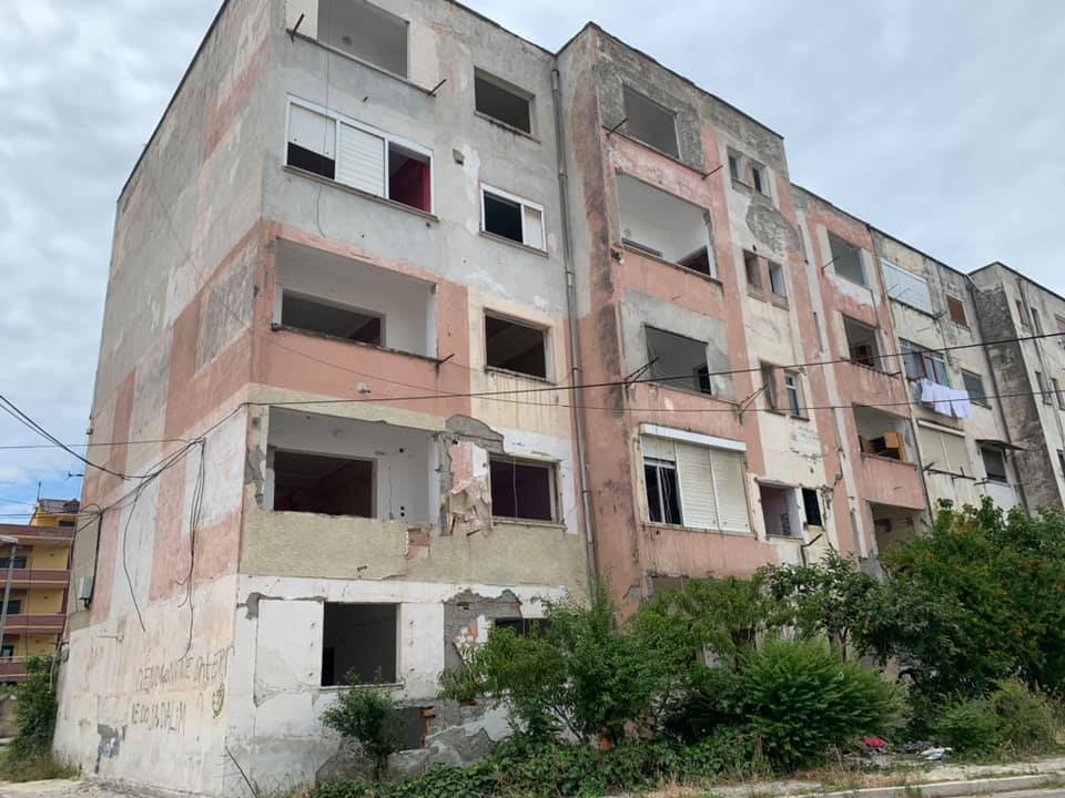 “Lagjja 18 e harruar dhe e braktisur. Pa bonus qiraje dhe rreziku që po kalojnë banorët”