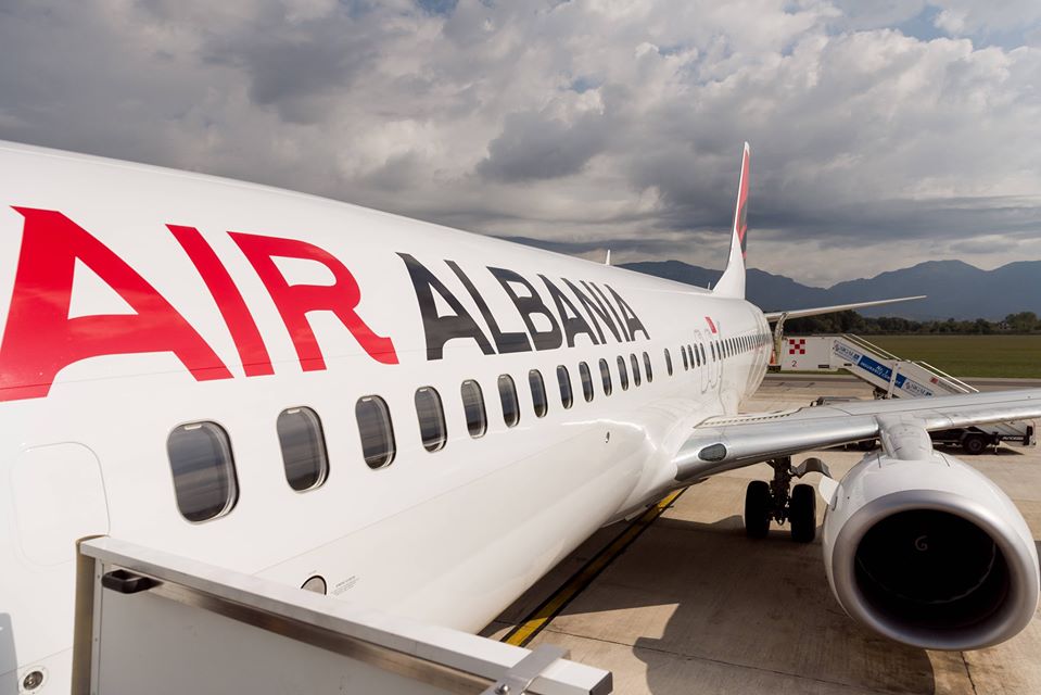 Rifillimi i fluturimeve me Stambollin, TIA: Pasagjerët të kontaktojnë kompanitë ajrore para çdo udhëtimi