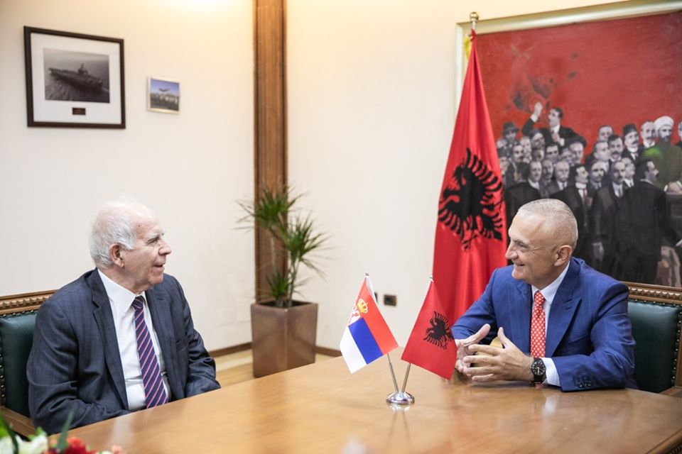 Meta priti sot në një takim lamtumire ambasadorin e Serbisë