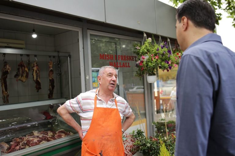 Basha takohet me banorët e bizneset në Kamëz: Problemi nuk është Shqipëria, problem është qeveria
