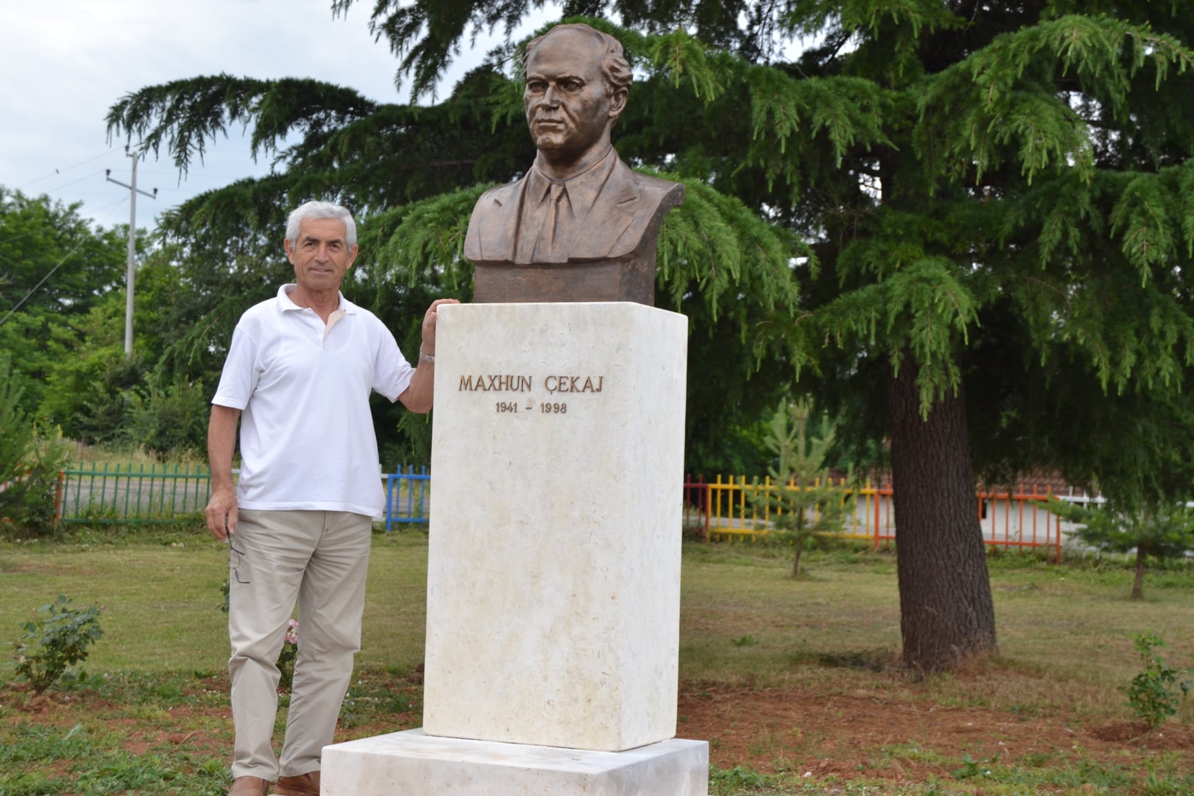 Skulptori i njohur nga Durrësi, Idriz Balani, realizon një tjetër bust dëshmori në Kosovë