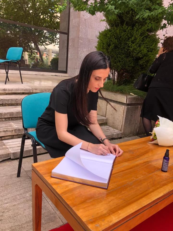 Homazhet për Moikom Zeqon, kryebashkiakja Sako: U kthye në simbol të qytetarisë në mbarë vendin