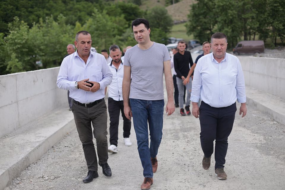 Basha në Zall Bastar: Fermerët të braktisur nga qeveria