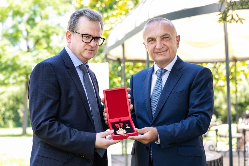 Meta vlerëson me titullin “Mjeshtër i Madh” artistin e shquar, Gjovalin Lazri