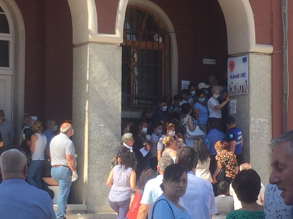 Vokopola: Pas 7 muajsh tallje, 2500 banorë të Durrësit u përjashtuan për të përfituar njerëzit e partisë