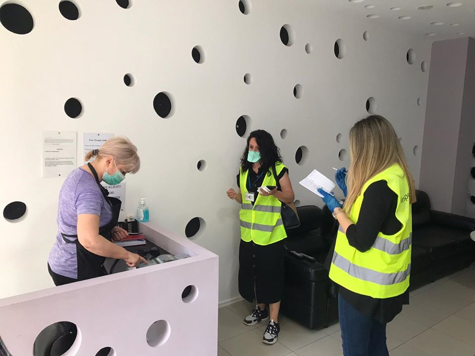 ISHSH pezullon një fasoneri dhe gjobiten 2 biznese