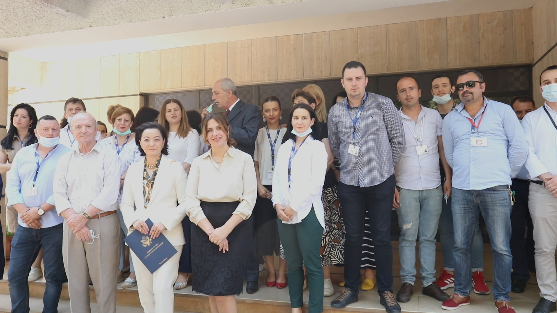 Ambasadorja Kim viziton zyrat e Autoritetit për Informimin për Dokumentet e ish-Sigurimit të Shtetit