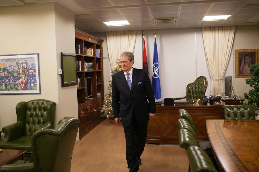 Berisha: Inceneratori i Fierit vjedhje jashtë çdo imagjinate nga bajlozët e zinj të plehrave