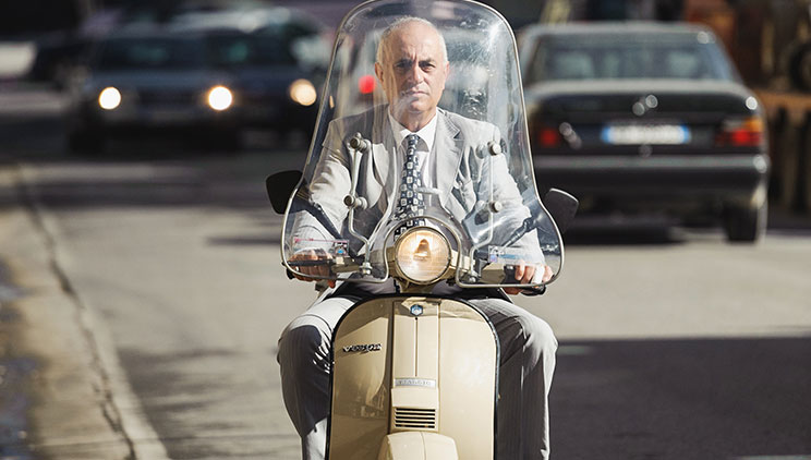 “Dardha e ka bishtin prapa”, Artan Fuga publikon videon e studentes: Si borxhet e sotme dredhin dhe foshnjat në barkun e nënës!