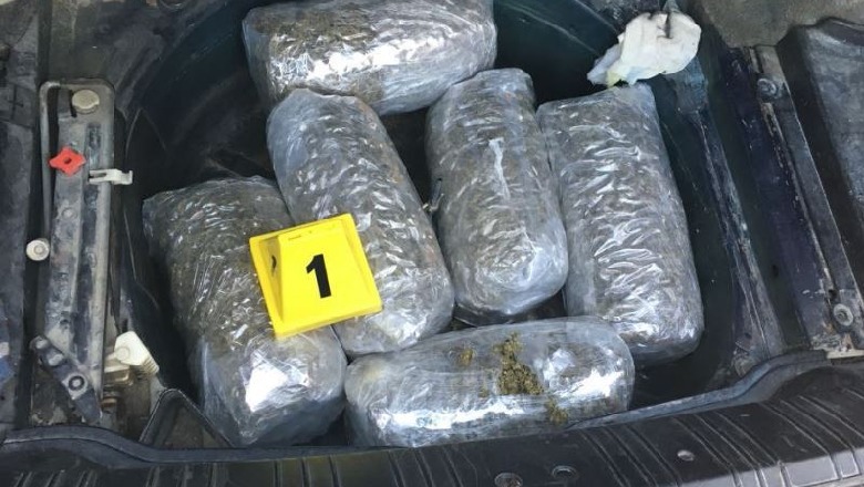 Arrestohen dy persona me 30 kg hashash në makinë, njëri i dënuar më parë