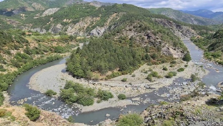 Shkarkonte ndotje industriale në lumin Fan, IKMT gjobit me 2 mln lekë kompaninë e bakrit