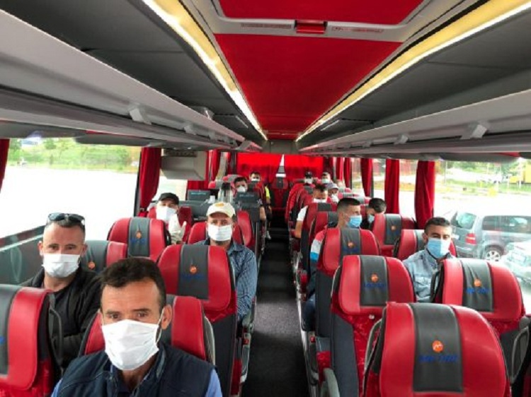 Marrëveshja mes Athinës dhe Tiranës rikthen shtegtimin e punëtorëve sezonalë drejt Greqisë