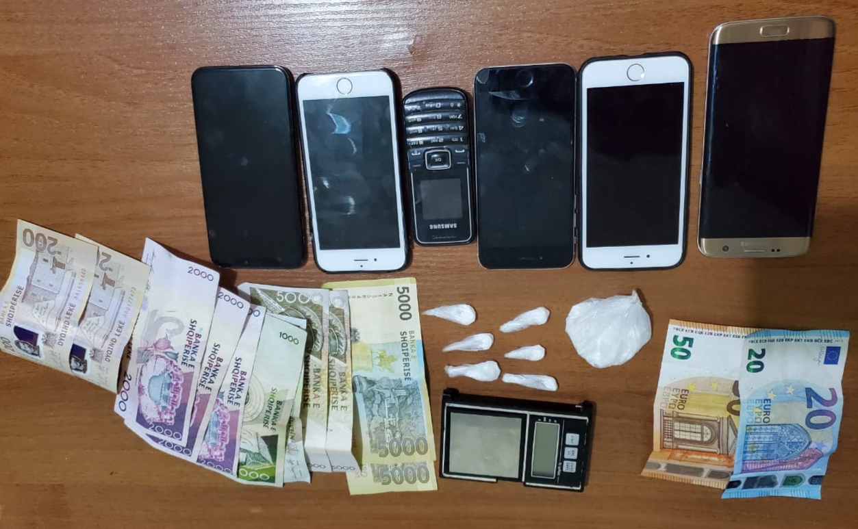 Po shpërndanin kokainë në Durrës, arrestohen babë e bir, një i proceduar