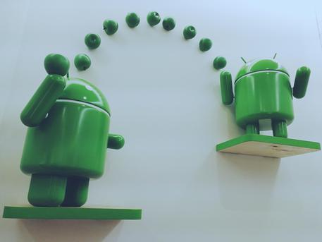 Kompania Google shtyn prezantimin e sistemit të ri operativ Android 11