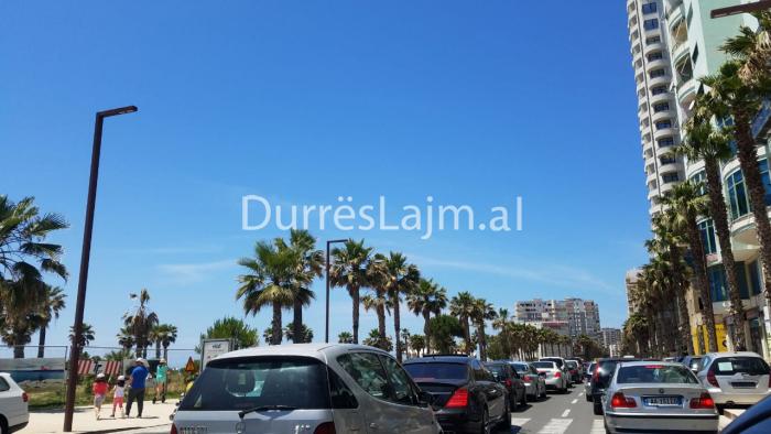 Të gjithë drejt bregdetit, trafik i rënduar në rrugën “Taulantia” (FOTO)