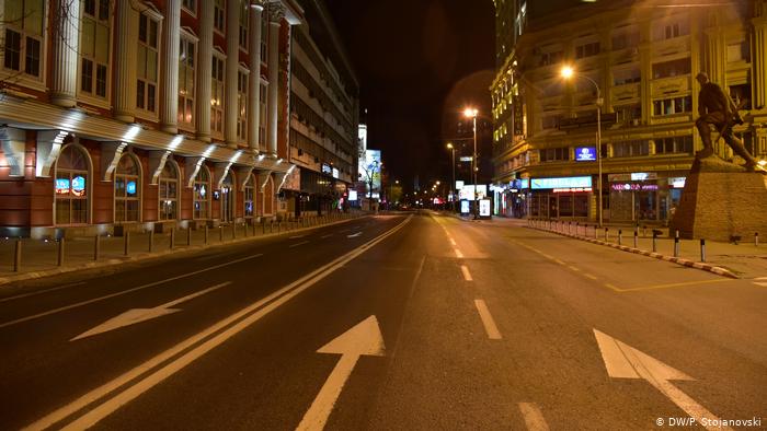 Maqedonia e Veriut paralizohet nga COVID-19, shpërthen vala e re e virusit