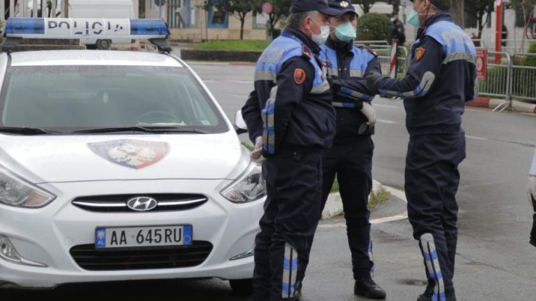 Njëri i dehur, tjetri shkakton aksident – Arrestohen dy drejtues në Durrës