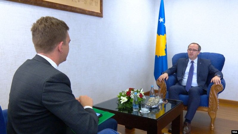 Hoti: Shumë shpejt hiqen pengesat për rifillimin e bisedimeve me Serbinë